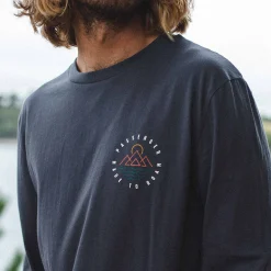 Herren Escapism Langarmshirt